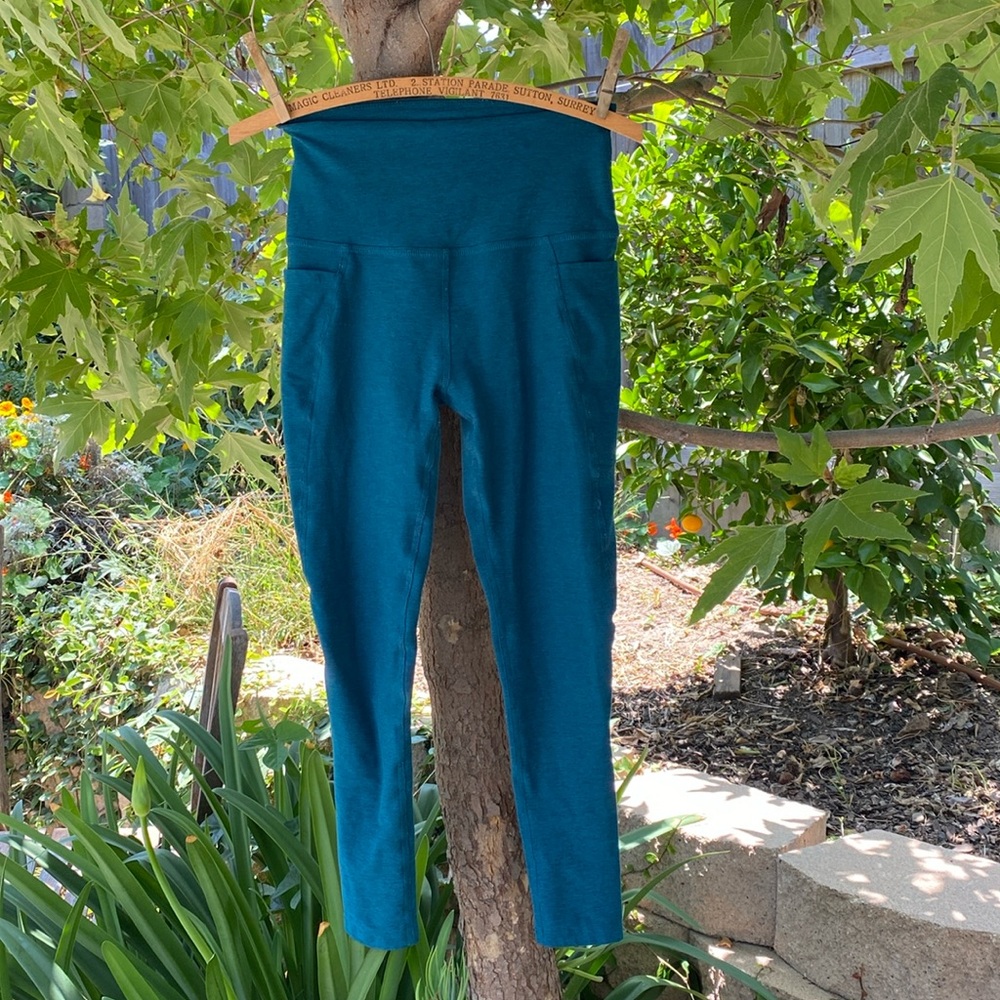 Beyond Yoga Leggings, Size Small - Picture 4 of 5